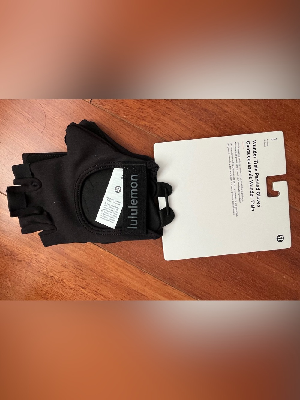NWT lululemon Wunder Train Padded Gloves; Size S